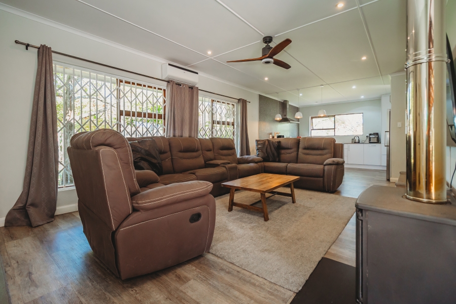 4 Bedroom Property for Sale in Loerie Park Western Cape